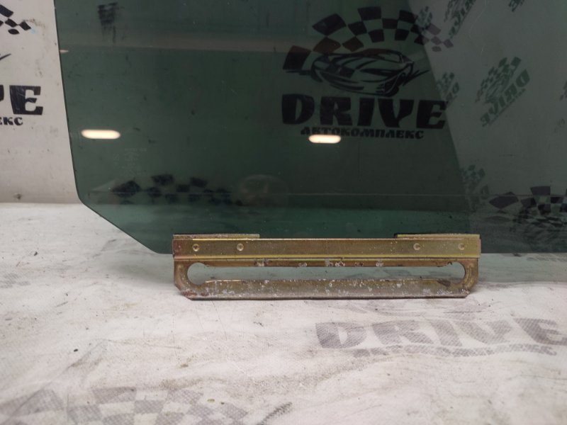 Стекло заднее правое Demio DW3W