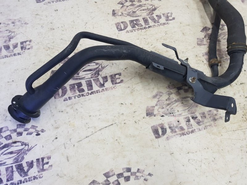 Горловина топливного бака задняя хз