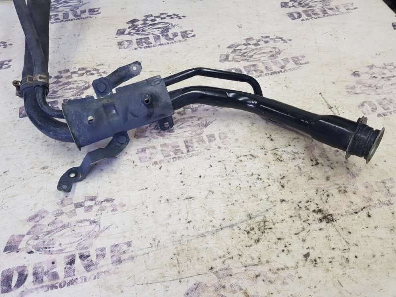 Горловина топливного бака задняя хз