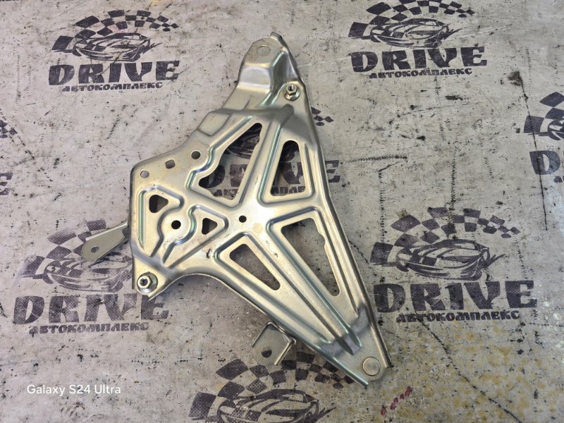 Крепление инвертора переднее RX450H GYL20W