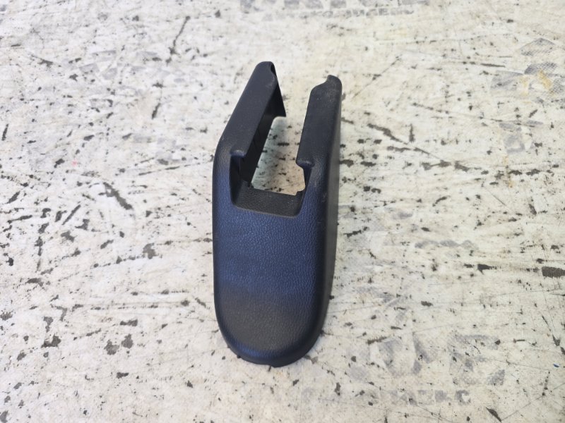 Заглушка крепления сиденья передняя правая HONDA SHUTTLE 2015 GP8 LEB 81107-T5A-J110 контрактная