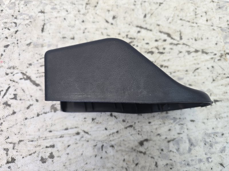 Заглушка крепления сиденья передняя правая HONDA SHUTTLE GP8 LEB