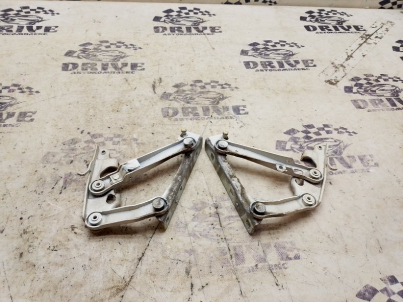 Петля капота передняя E-Class W211