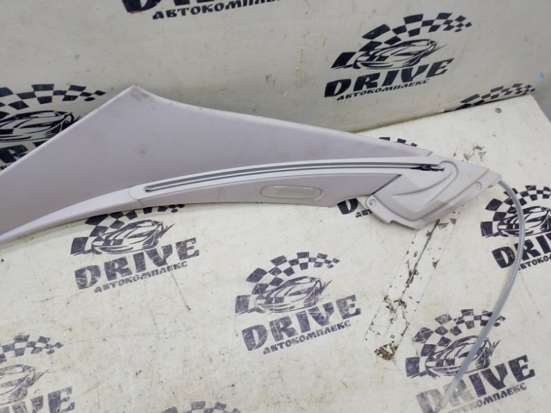 Накладка на стойку кузова задняя правая E-Class W211