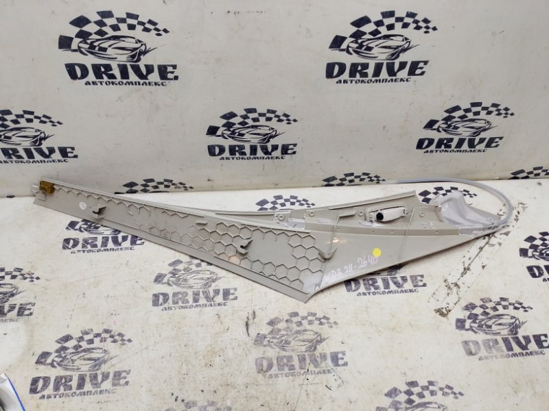 Накладка на стойку кузова задняя правая E-Class W211