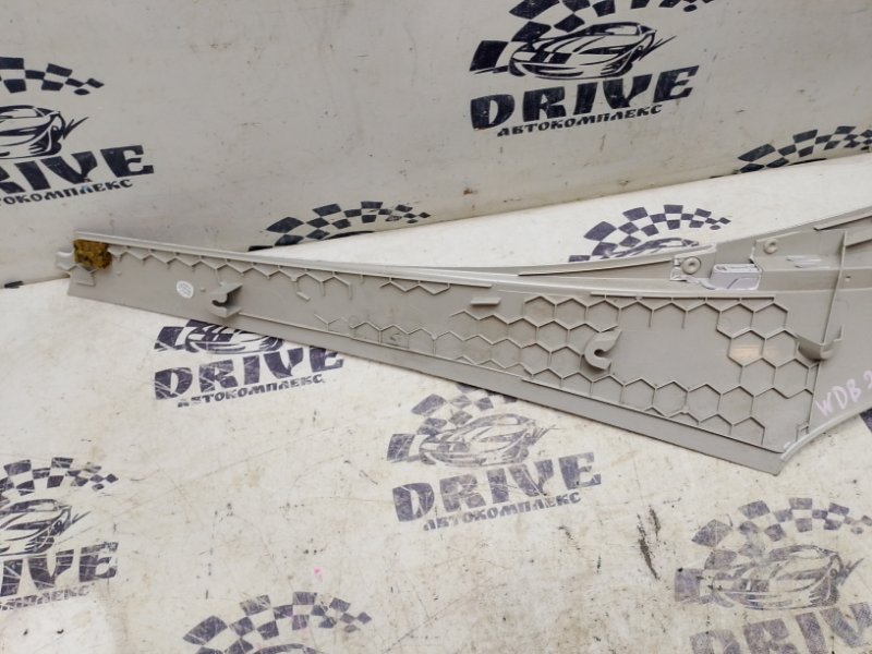 Накладка на стойку кузова задняя правая E-Class W211