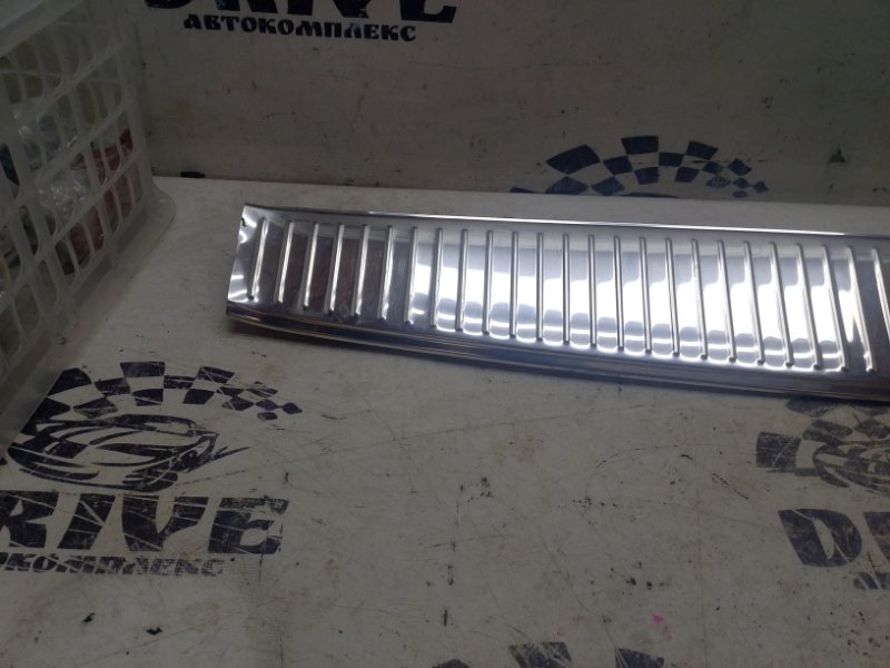 Накладка замка багажника задняя E-Class W211