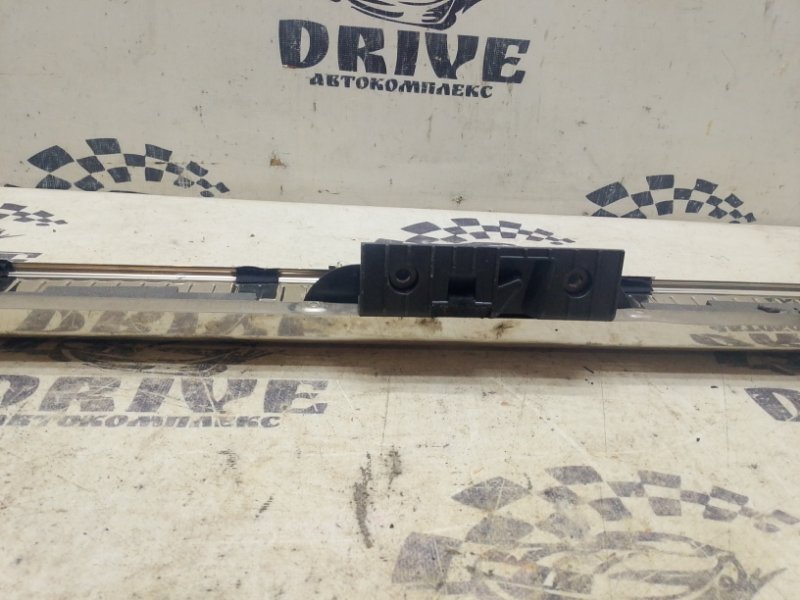 Накладка замка багажника задняя E-Class W211