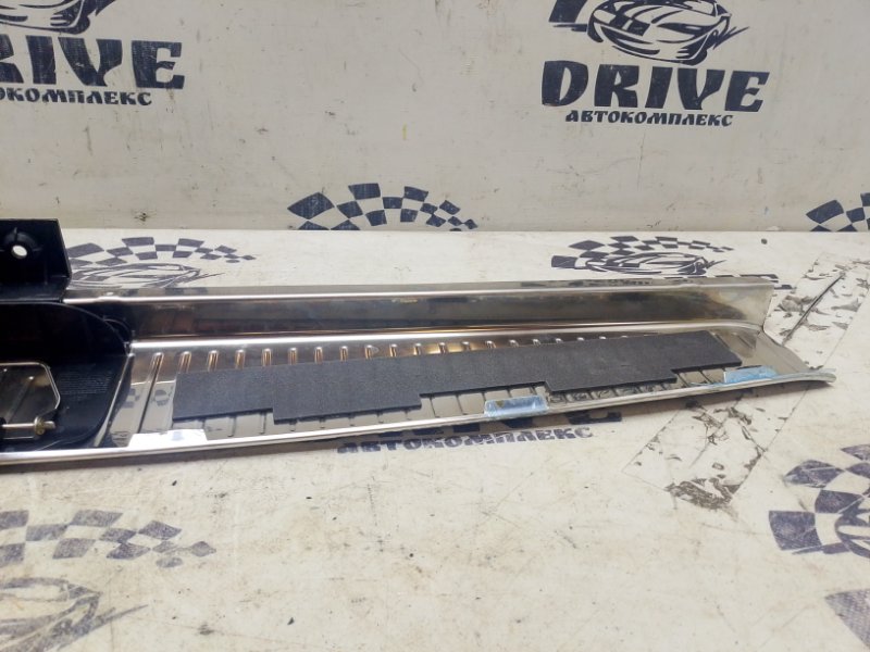 Накладка замка багажника задняя E-Class W211