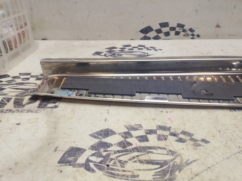 Накладка замка багажника задняя E-Class W211