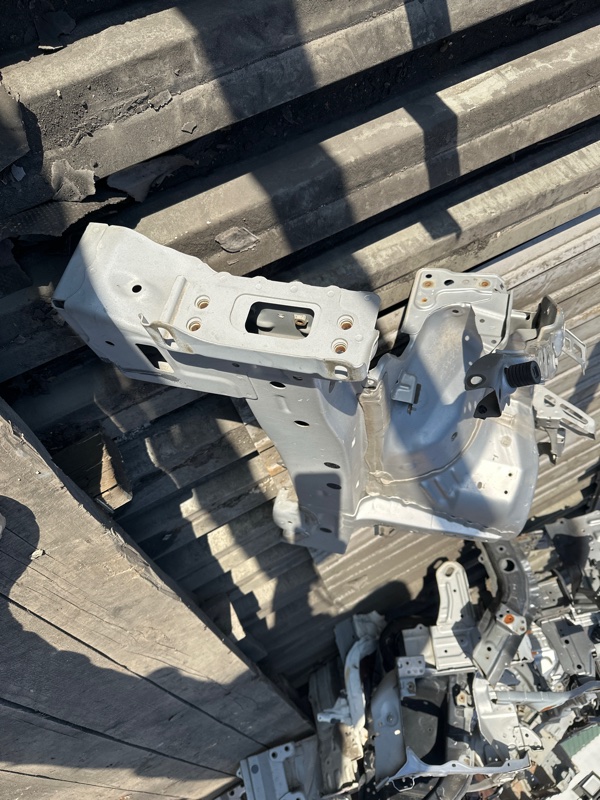 Лонжерон передний правый PRIUS ZVW30