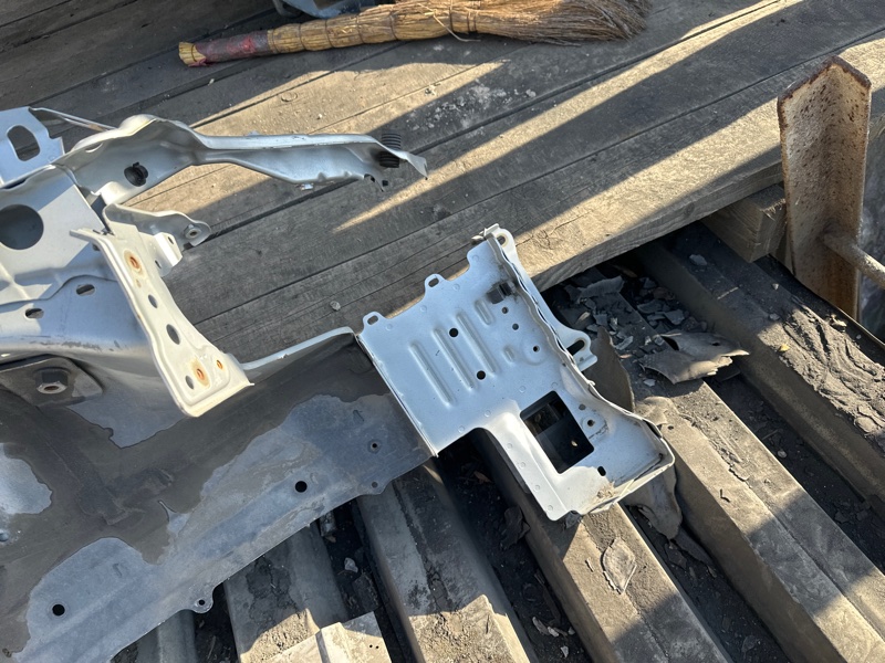 Лонжерон передний правый PRIUS ZVW30