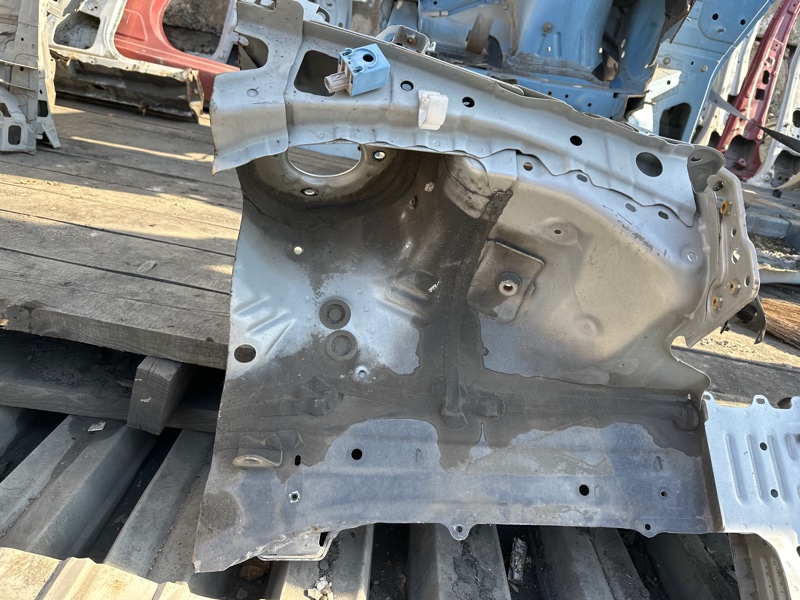 Лонжерон передний правый PRIUS ZVW30