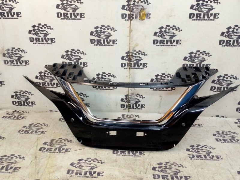 Решетка радиатора передняя Nissan LEAF ZE1 62070-5SK0A контрактная