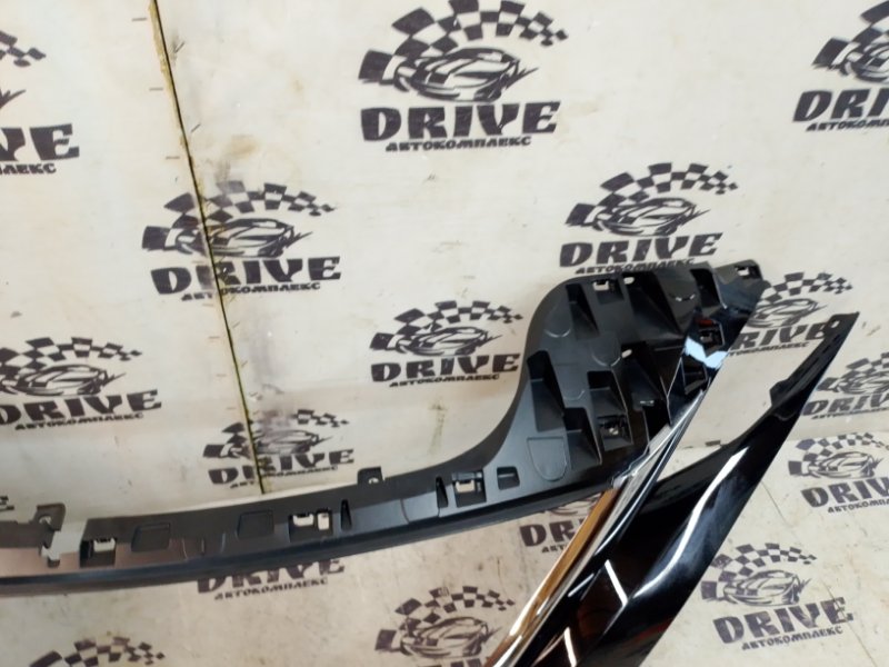 Решетка радиатора передняя LEAF ZE1