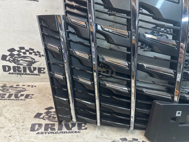 Решетка радиатора передняя TOYOTA ALPHARD AGH30