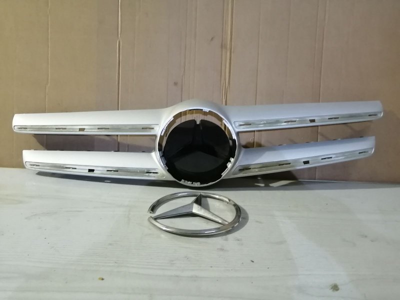 Решетка радиатора Mercedes-Benz Gla X156 2014