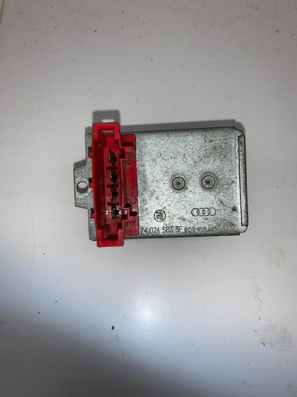 Резистор отопителя Audi A4 740245833f Б/У