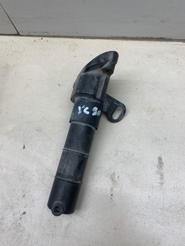 Форсунка омывателя фар левая Volvo XC90 4689733 Б/У