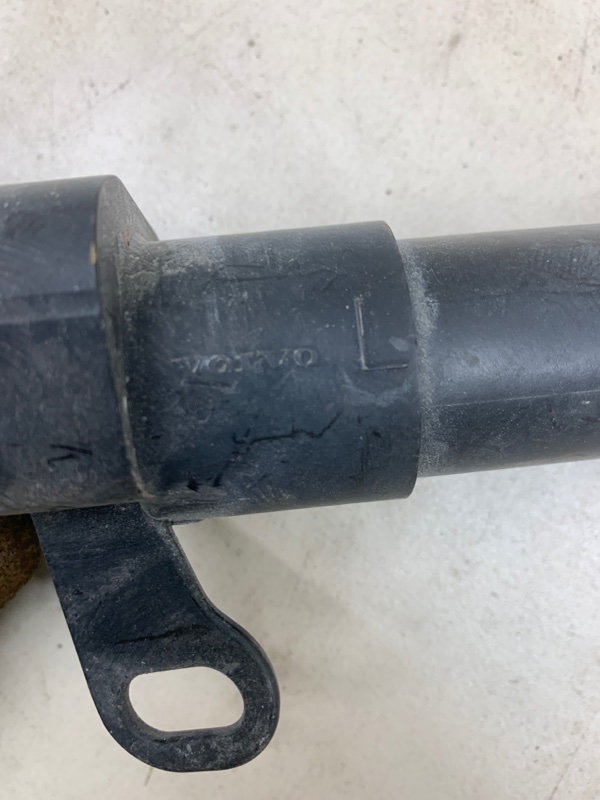 Форсунка омывателя фар левая XC90