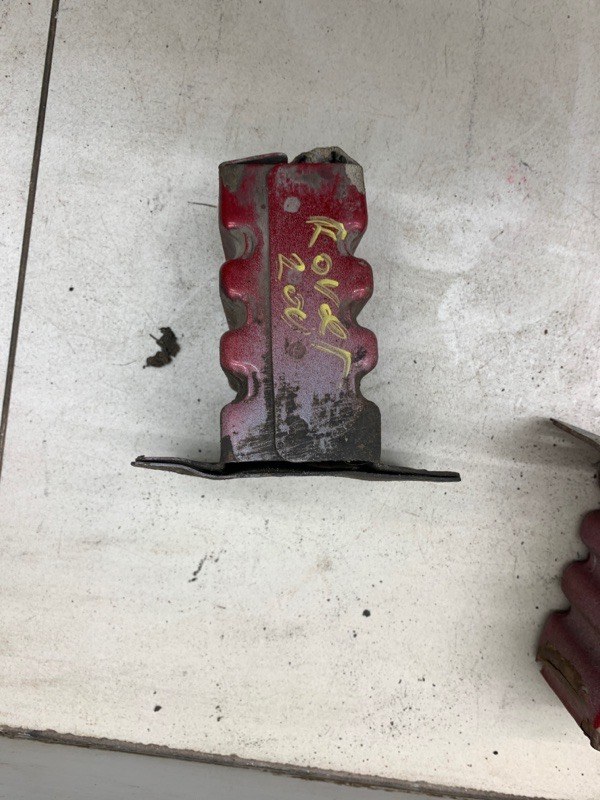 Кронштейн бампера передний 200 1997 хэтчбек 14K2F 1.4 бензин