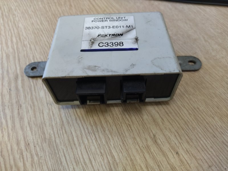 Блок управления стеклоподъемниками 400 1997 седан 16k4f