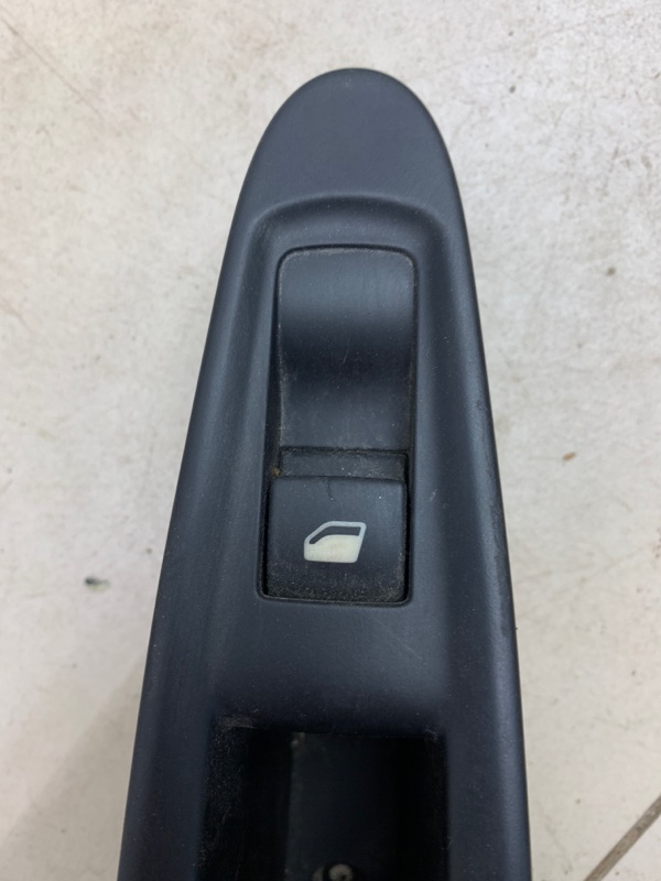 Кнопка стеклоподъемника задняя левая C4 2005 5dr хэтчбек 2.0i 16v 138