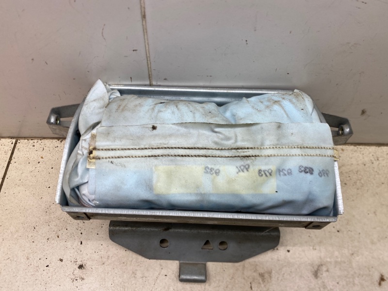 Подушка безопасности в торпедо V40 2000 Универсал 1.9 B4204T