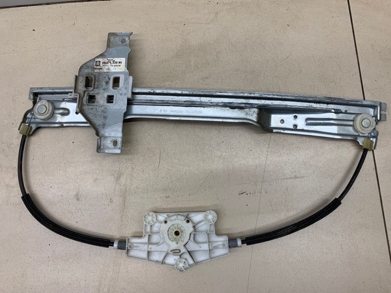 Стеклоподъёмник передний правый Citroen C4 2010 5dr хэтчбек EP6 10FHCGPSA5FW 9657133580 Б/У