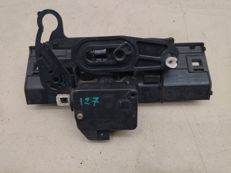 Ручка двери багажника задняя Peugeot 206 5dr хейтчбек psa kvf 10fsf 1.4 73л.с.