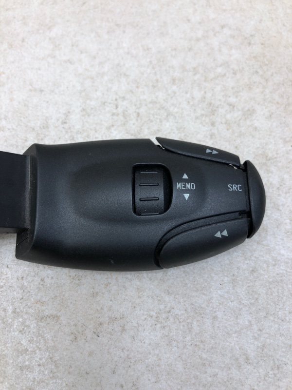 Переключатель управления магнитолой C5 2005 1997cm3 140лс