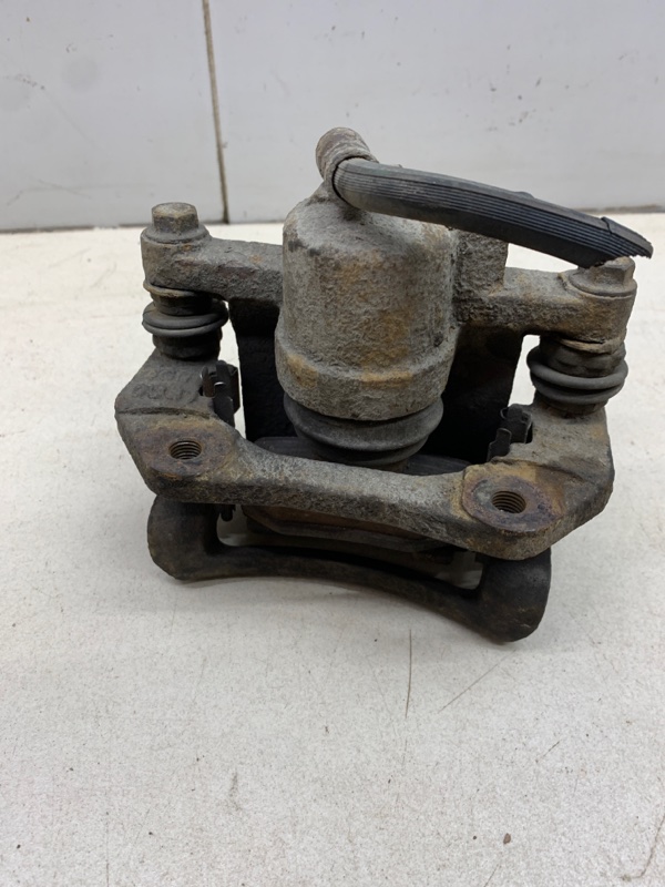 Суппорт задний левый Estina 2010 A21 SQR481F 1597cm3 119лс