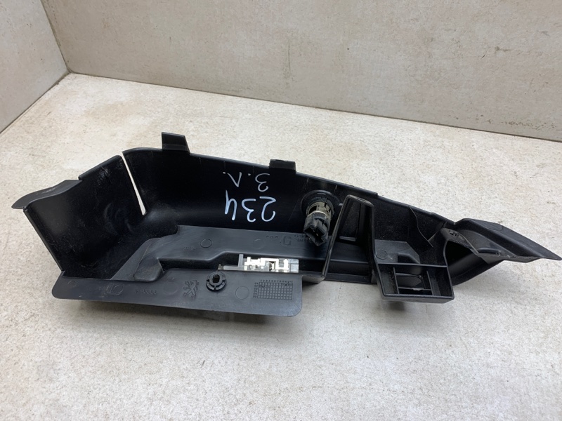 Держатель задней полки левый Peugeot 307 5dr хэтчбек PSA NFU *10FX2F 1587cm Держатель задней полки левый Peugeot 307 5dr хэтчбек PSA NFU *10FX2F 1587cm
