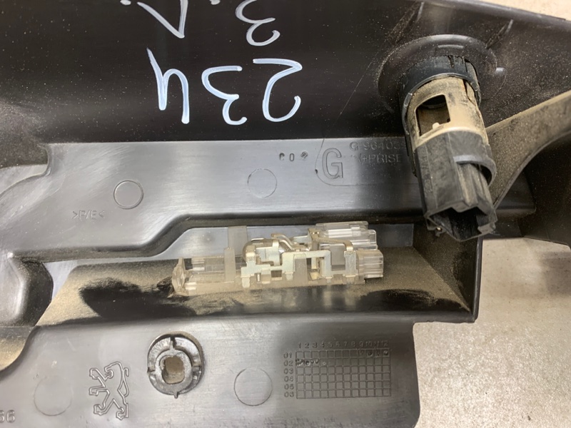 Держатель задней полки левый 307 2002 5dr хэтчбек PSA NFU *10FX2F 1587cm Держатель задней полки левый 307 2002 5dr хэтчбек PSA NFU *10FX2F 1587cm