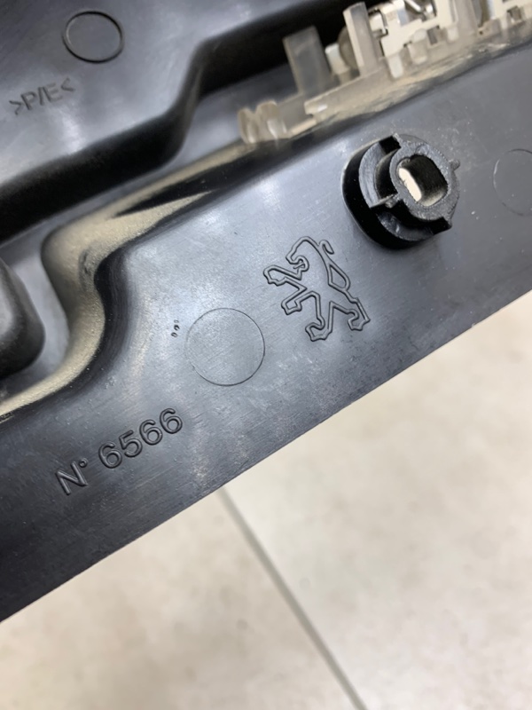 Держатель задней полки левый 307 2002 5dr хэтчбек PSA NFU *10FX2F 1587cm Держатель задней полки левый 307 2002 5dr хэтчбек PSA NFU *10FX2F 1587cm