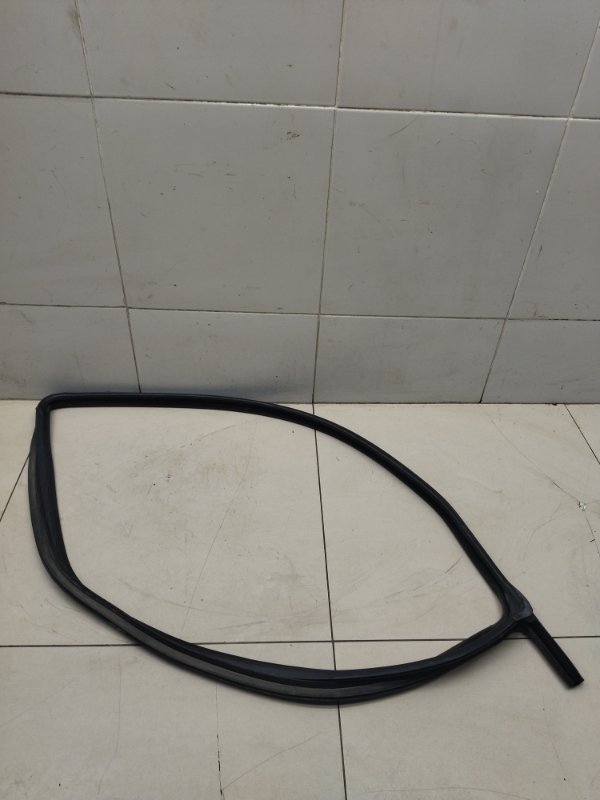 Уплотнитель стекла передний левый Doblo 2008 1300см diesel 75лс Уплотнитель стекла передний левый Doblo 2008 1300см diesel 75лс