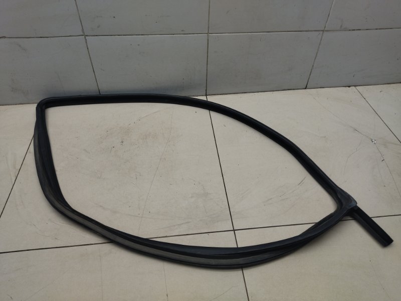 Уплотнитель стекла передний левый Fiat Doblo 1300см diesel 75лс Уплотнитель стекла передний левый Fiat Doblo 1300см diesel 75лс