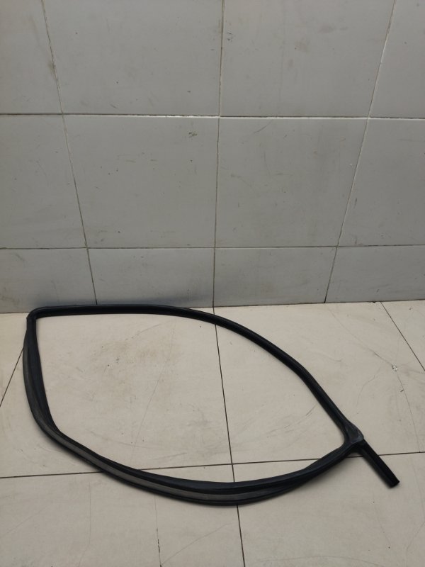 Уплотнитель стекла передний левый Doblo 2008 1300см diesel 75лс Уплотнитель стекла передний левый Doblo 2008 1300см diesel 75лс