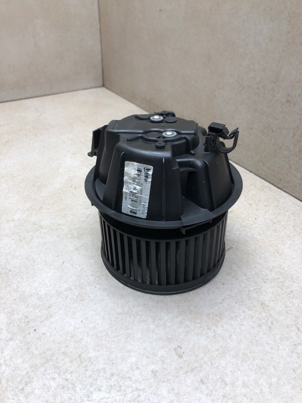 Моторчик вентилятора печки indiS s18d 2012 S18D sqr473f 1297см 84лс