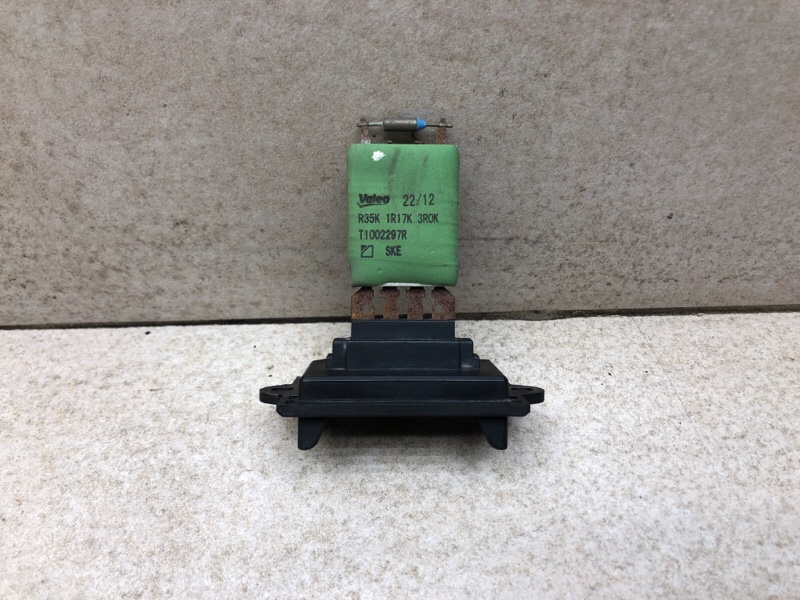 Запчасть резистор печки chery indiS s18d 2012 S18D sqr473f 1297см 84лс t1002297 Б/У Резистор печки chery indiS s18d 2012 S18D sqr473f 1297см 84лс t1002297 Б/У