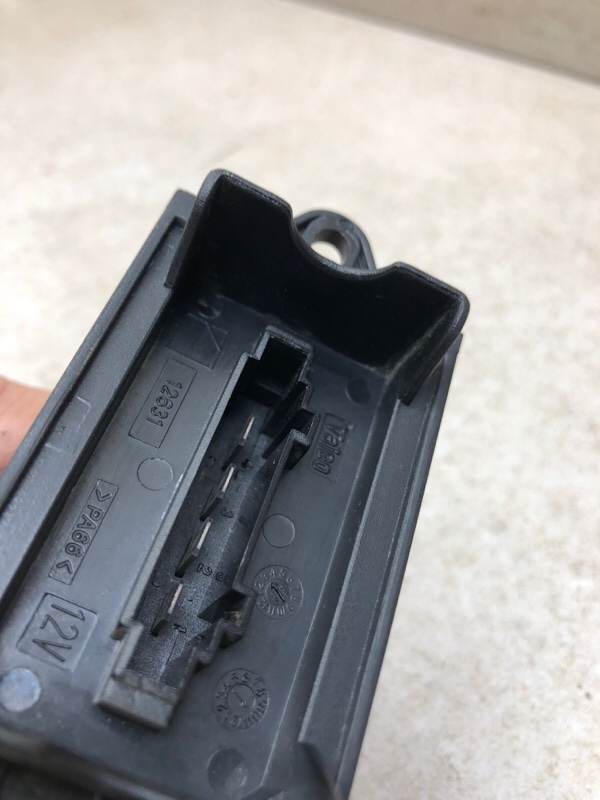 Резистор печки indiS s18d 2012 S18D sqr473f 1297см 84лс Резистор печки indiS s18d 2012 S18D sqr473f 1297см 84лс