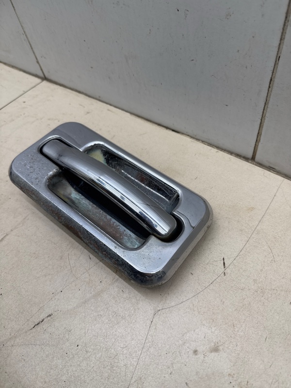 Ручка двери передняя правая H2 05-09