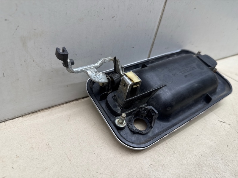 Ручка двери передняя левая H2 05-09