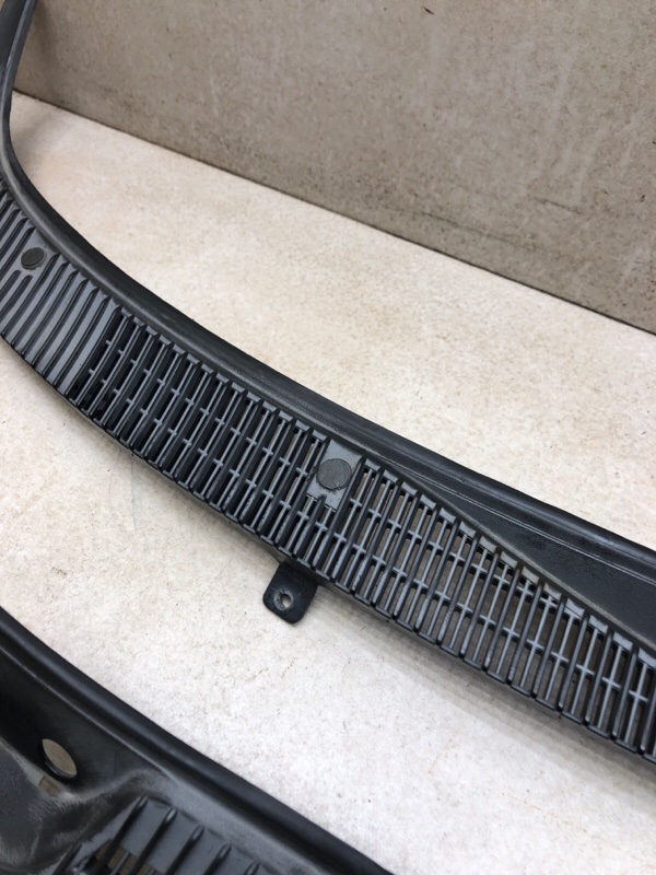 Решетка дворников жабо KALINA 2007 ВАЗ-11194 хэтчбек 11194 1390 см 89 лс