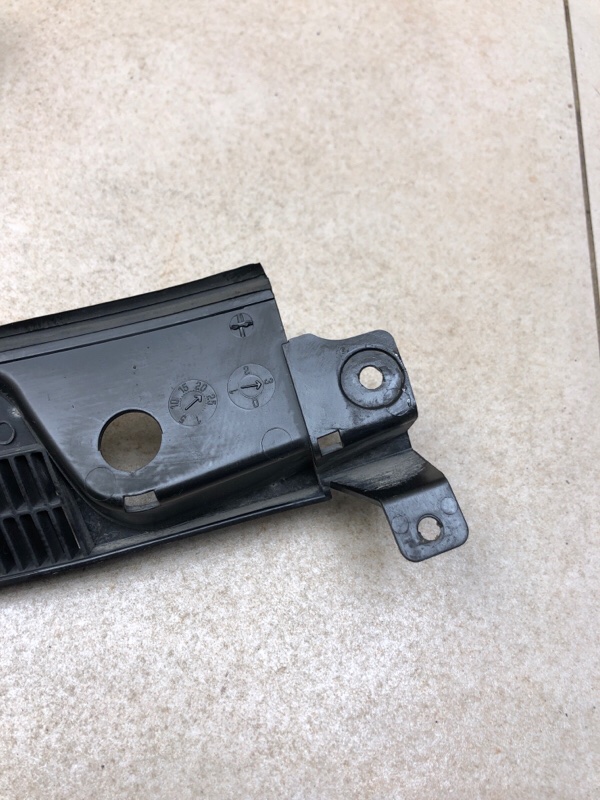 Решетка дворников жабо KALINA 2007 ВАЗ-11194 хэтчбек 11194 1390 см 89 лс