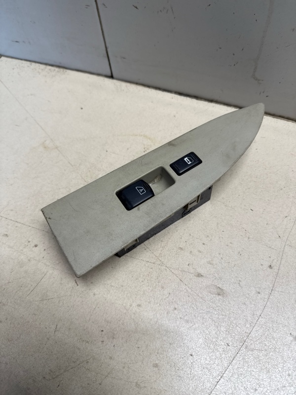 Кнопка стеклоподъемника передняя правая fx35 2003