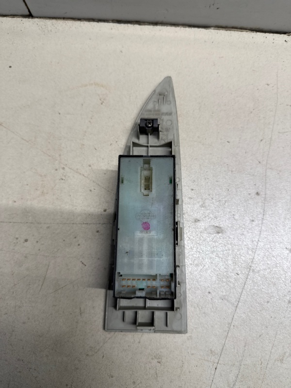 Кнопка стеклоподъемника передняя правая fx35 2003