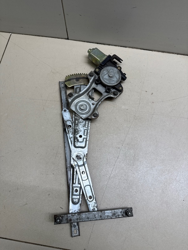 Стеклоподъёмник задний левый infiniti fx35 2003 82731cg000 Б/У