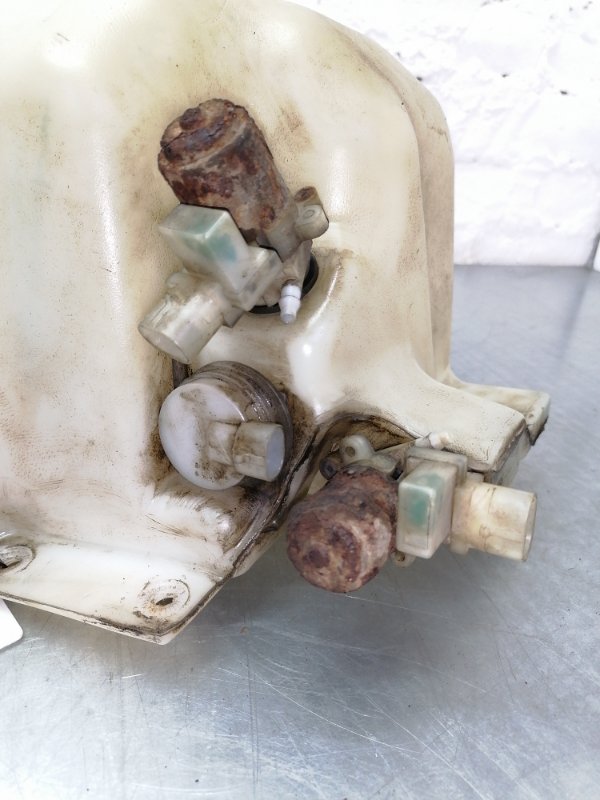 Бачок омывателя Caravan 3 2000 3 edz 2 Бачок омывателя Caravan 3 2000 3 edz 2