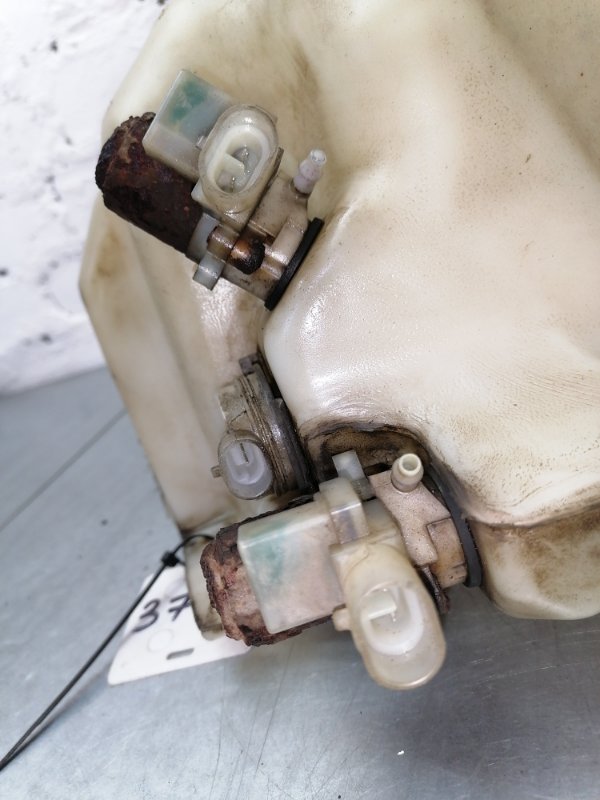 Бачок омывателя Caravan 3 2000 3 edz 2 Бачок омывателя Caravan 3 2000 3 edz 2